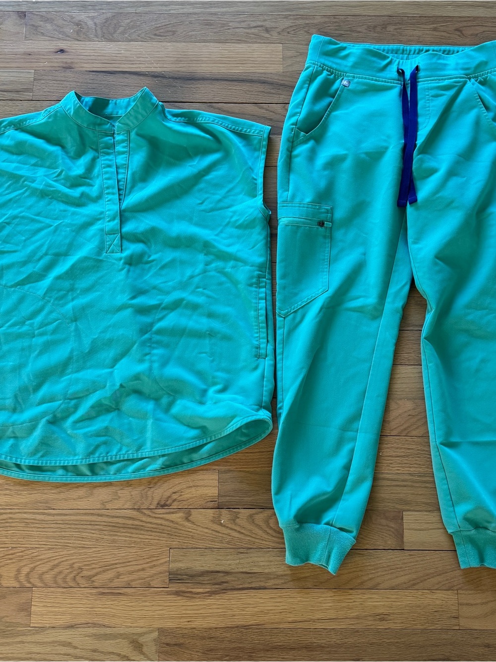 FIGS Teal Scrub Top and Bottom Set-Top XXS Jogger Pants XS